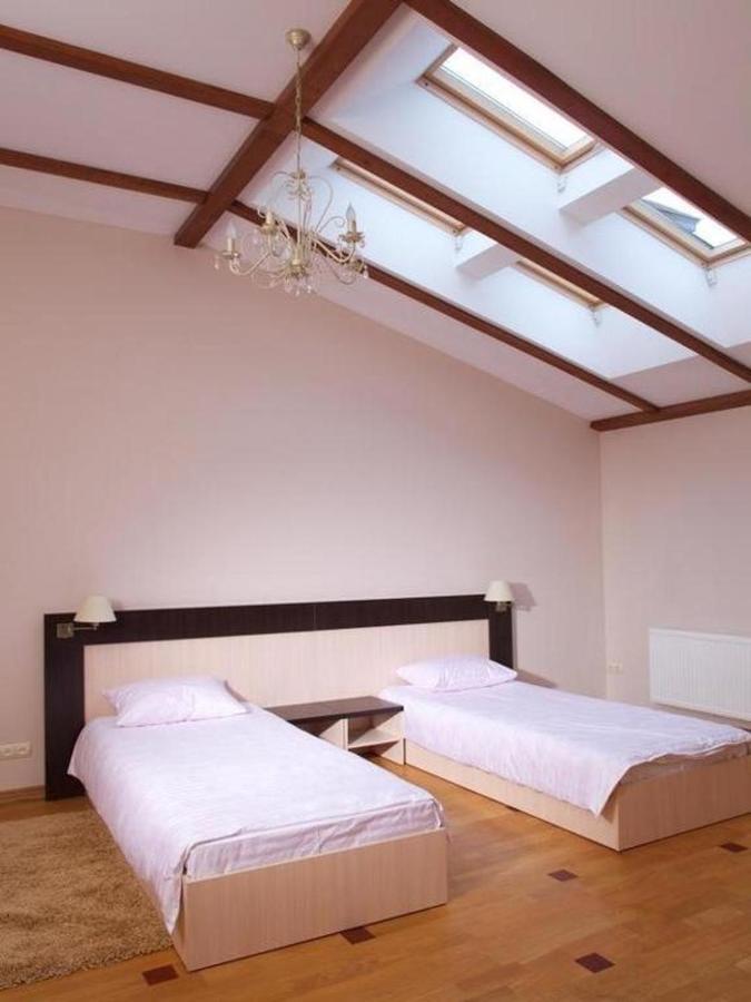 Mini-Hotel Under The Roof Leopoli Esterno foto