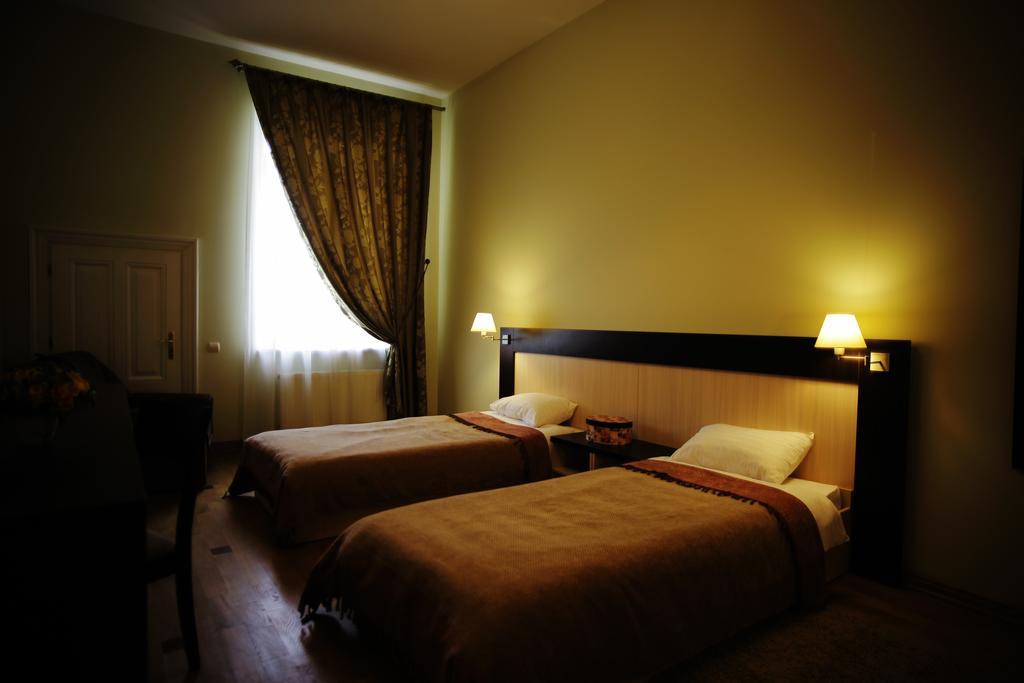 Mini-Hotel Under The Roof Leopoli Esterno foto
